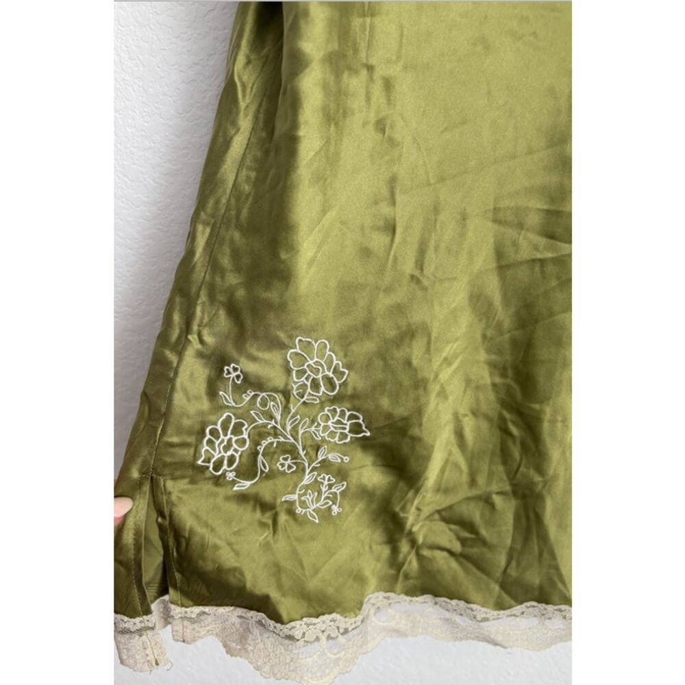 Like New Womens Vintage Embroidered Lace Trim Old Navy Silk Slip Size XL - Picture 3 of 5